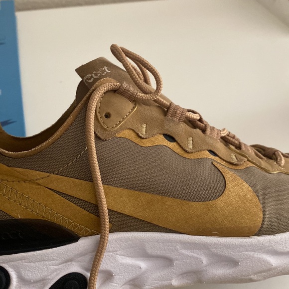 Nike tan shoes - Picture 7 of 7